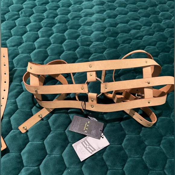 Bijoux Indiscrets Wide Belt and Restraints - Picture 8 of 11